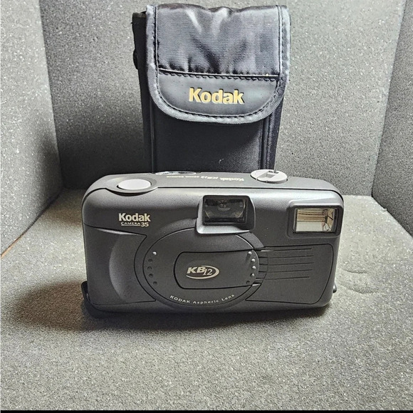 Kodak KB12 35mm Point & Shoot Film Compact Pocket Camera Untested With Case - Picture 1 of 11